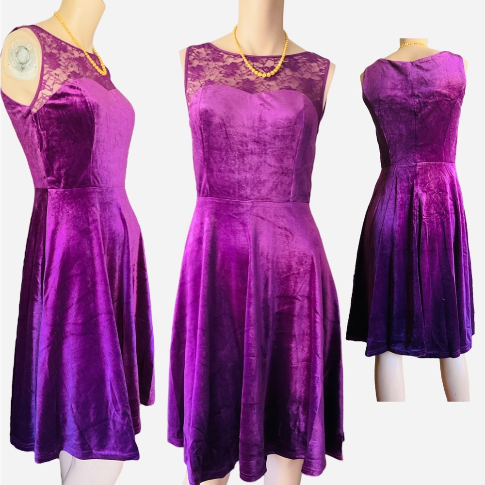 valvet dress new with tag
Size Small
Price $20 Grandmother Fashion House